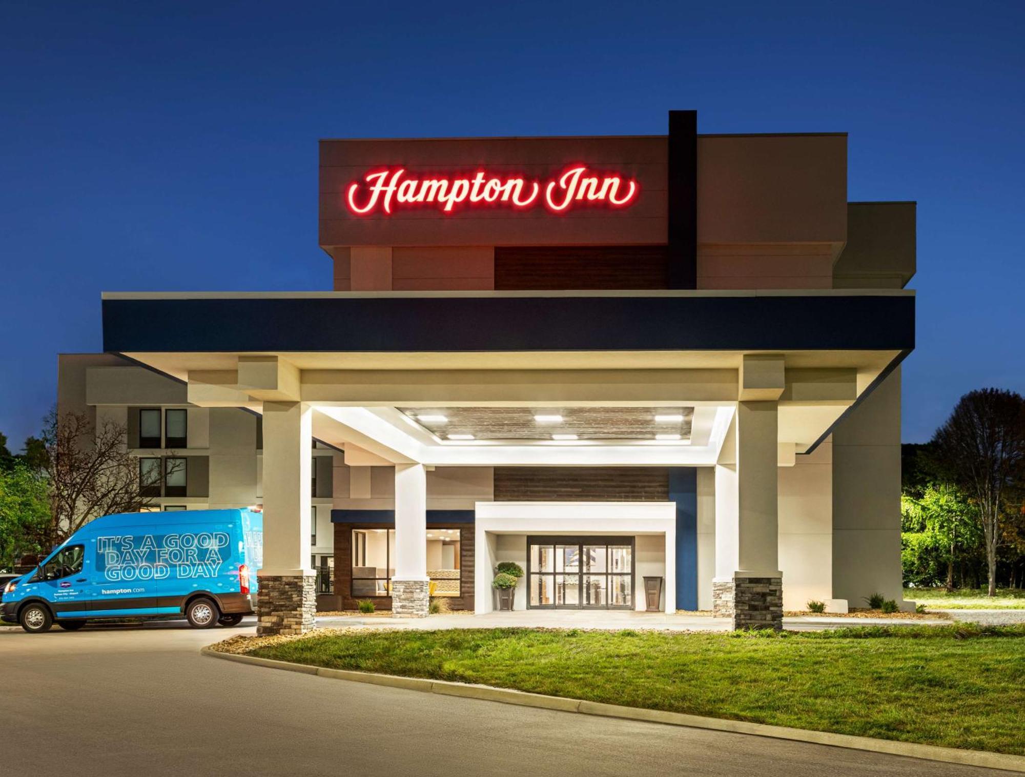 Hampton Inn Kansas City - Airport Exterior photo